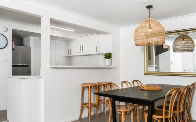 Calinda Sol 10 – Guest Rooms – Byron Bay