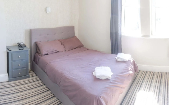 Arona Guest