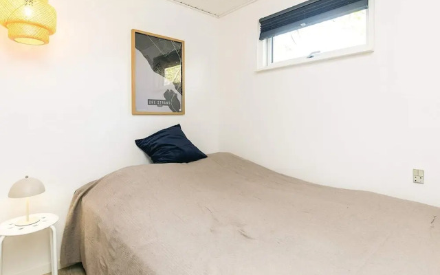 Cozy Summer House Near Ore Strand