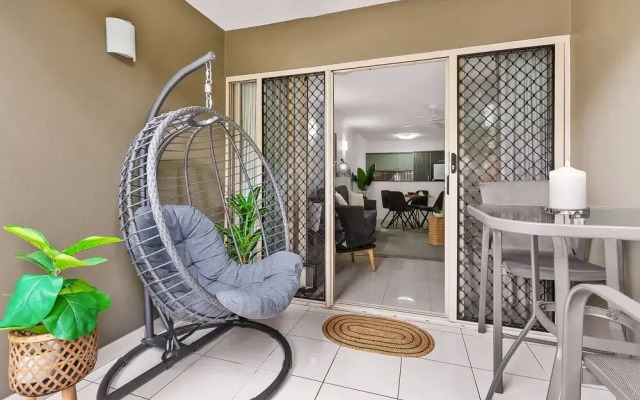 Lux Apartment Cairns - 9 Pools BBQ Gym