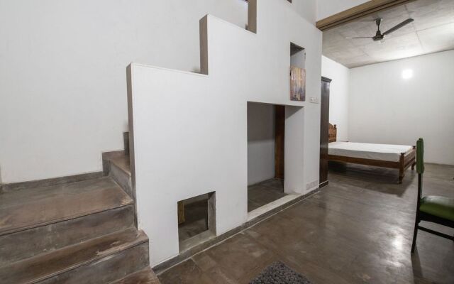 Capital O 15942 Anting Villa Hotel