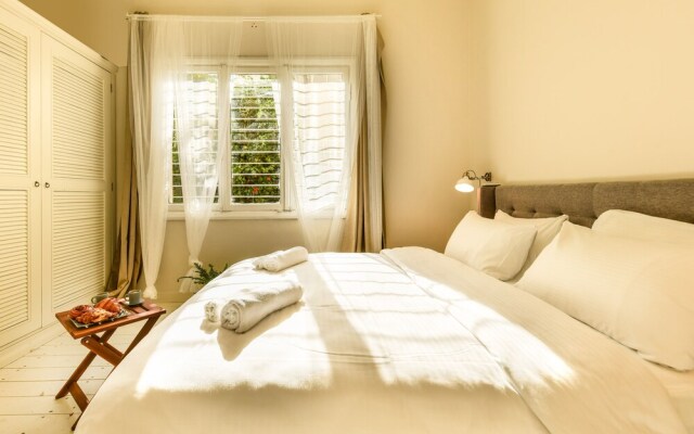 Serene Retreat with Lush Garden by Sea N Rent