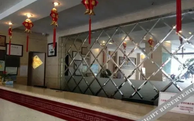 Huaren Hotel (Shanghai Wujiaochang Metro Station)