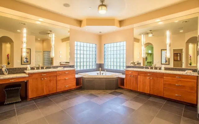 Bella Turquoise By Signature Vacation Rentals