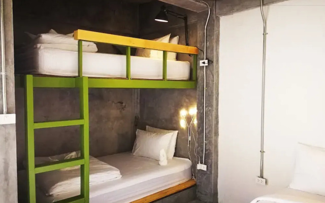 Hink Poshtel PhangNga