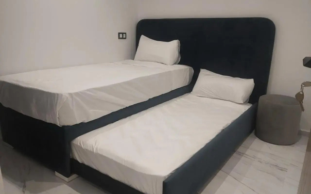 Piso céntrico y a pie de playa.