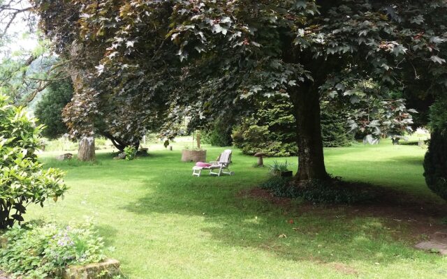 Au Pied Des Milles Étangs