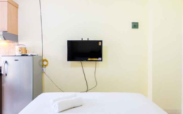 Compact and Cozy Studio Apartment Green Pramuka City By Travelio – Guest Rooms – Jakarta