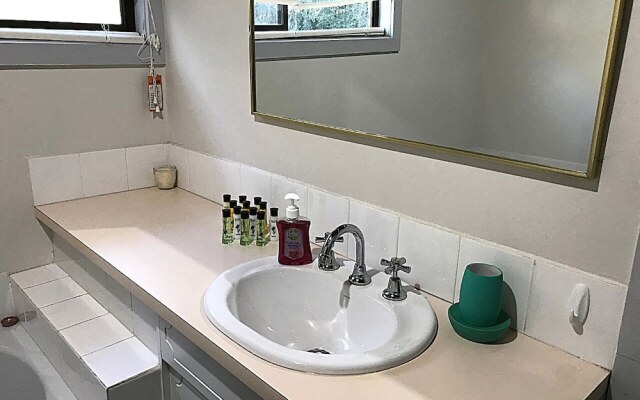 Cosy AffordableGetaway Wifi Netflix Wine