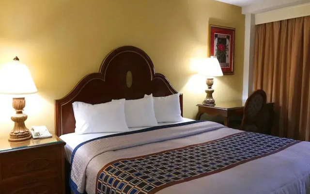 Golden Green Hotel - Charlotte
