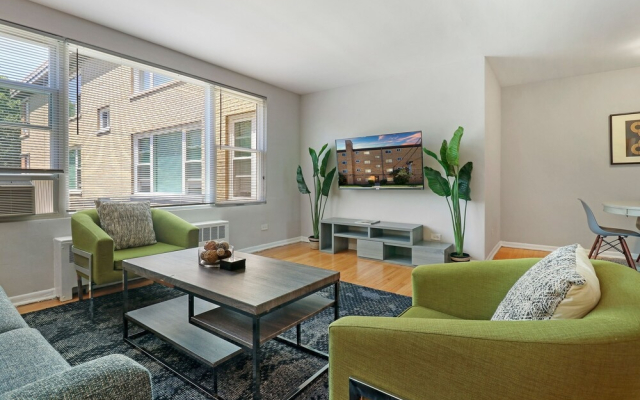 2BR Modern & Comfy Apt in Rogers Park