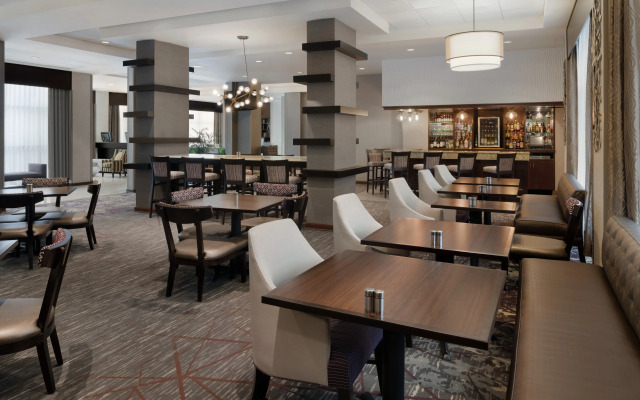 DoubleTree by Hilton Milwaukee - Brookfield