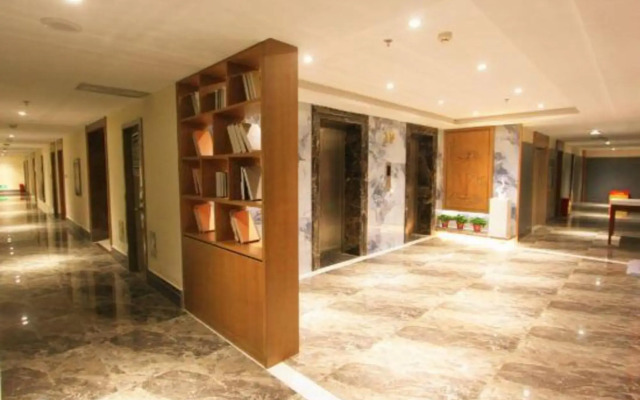 Hailong Hotel (Wanda Plaza Pang Xuchang East Station)