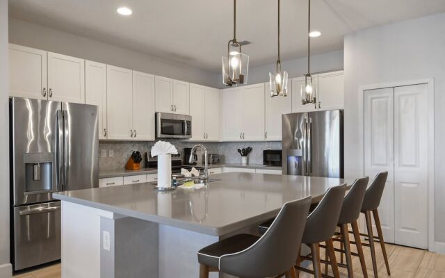 Elegant Home With Pool & Spa, Close to Disney