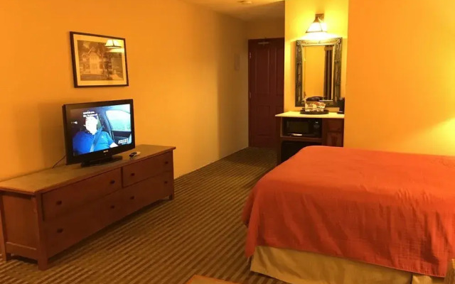 Norwood Inn & Suites