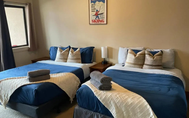 Lily glacier suite at silver bear condos - Hotel in Revelstoke - Photo 4
