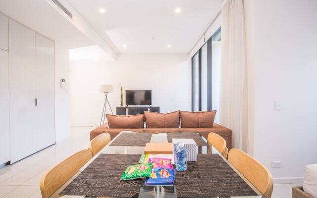Spacious And Cozy Zetland Apartment