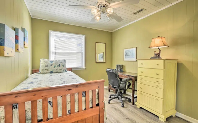 Holden Beach Family Abode - Steps to Ocean!
