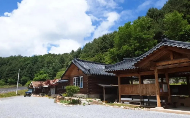 Pyeongchang Hwangtogudeulmaeul Pension