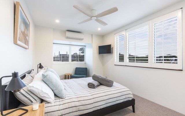 Executive 2 Storey Apartment with Pool
