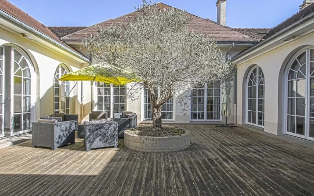 Charming Coastal Hideaway