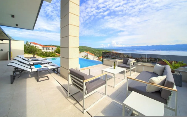 Villa Majestic With Sauna and Beautiful Views