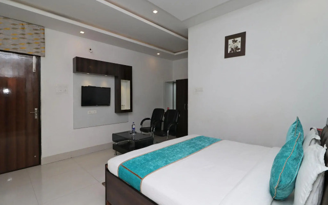 OYO 8837 Hotel Surya Galaxy