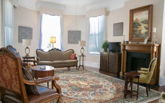 Laurel Manor Bed and Breakfast
