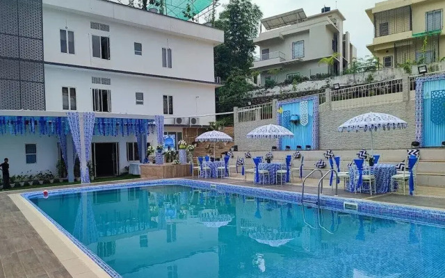 Club Nirvana Boutique Resort Pure-Veg