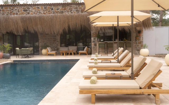 Izz Getaway - Adults Only