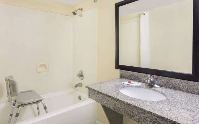 Super 8 by Wyndham Decatur/Lithonia/Atl Area