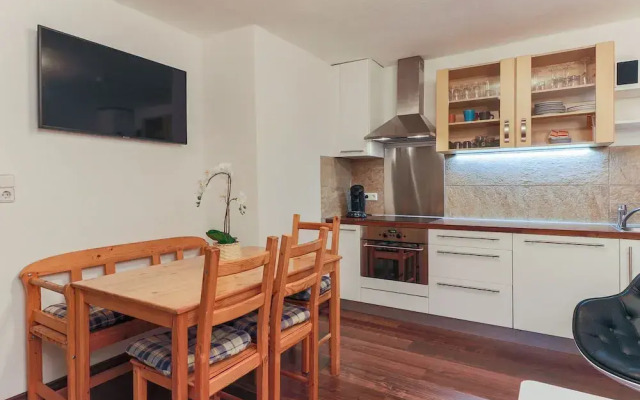 Central Apartment With Balcony, Terrace, Garden, Deckchairs
