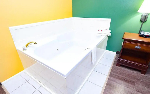 Super 8 by Wyndham Searcy AR