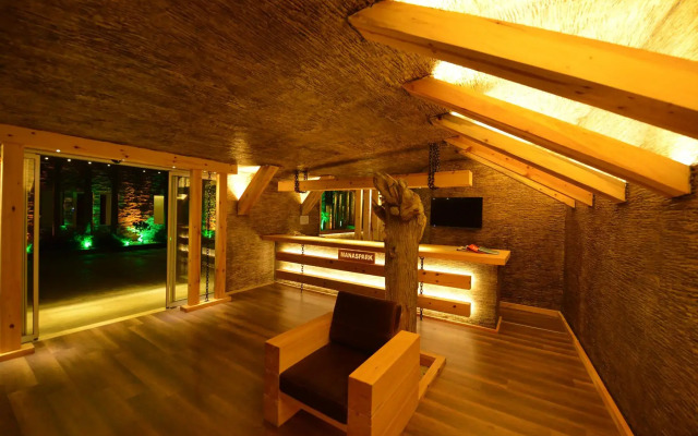 Manaspark Deluxe Hotel