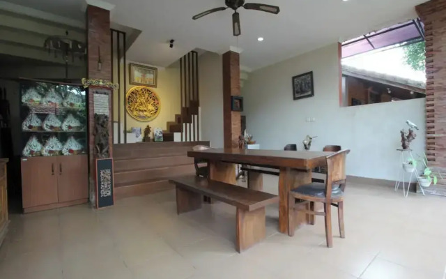 Capital O 94011 Binhari Guest House