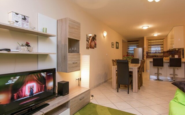 Comfortable Apartment in Zadar With TV