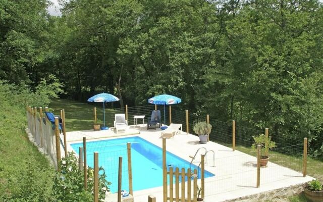 Cosy Holiday Home in Parisot With Swimming Pool