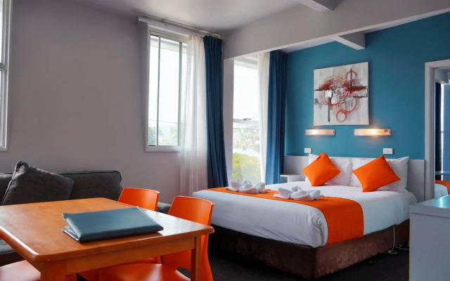 Waterfront Lodge Motel