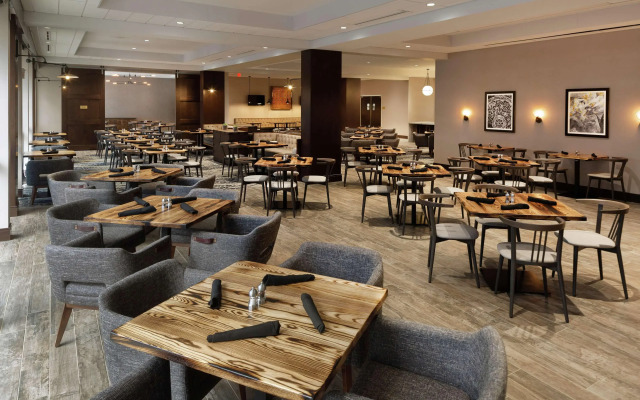 DoubleTree by Hilton Jamestown