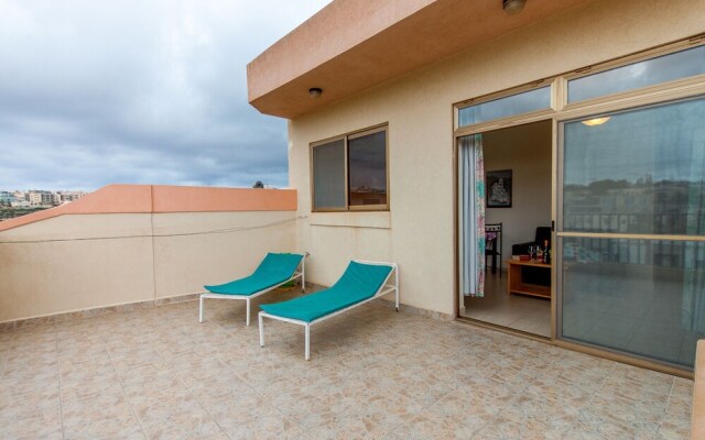 Pool and Sea, Penthouse Merill Apart 6