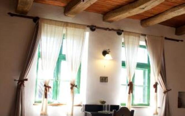 Casa Cu Zorele Crit 189