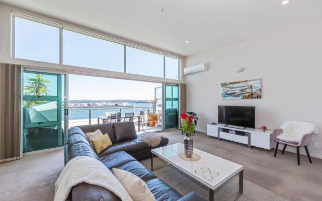 Luxury 3Br, 1.5 Bath Penthouse With Fabulous Views