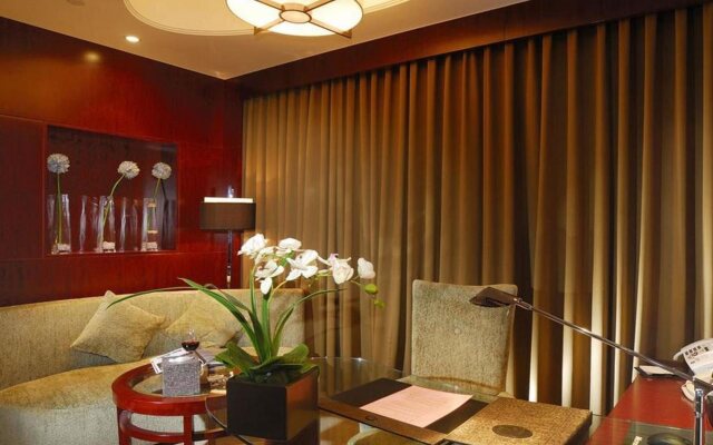 Yizui Crown Hotel