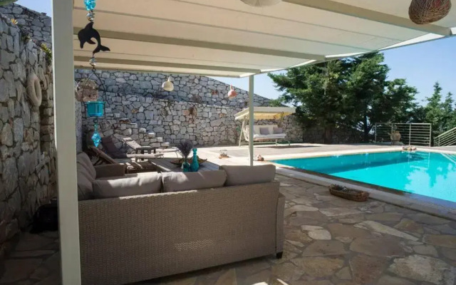 Modern Luxury Villa with Pool, just 5min to sea