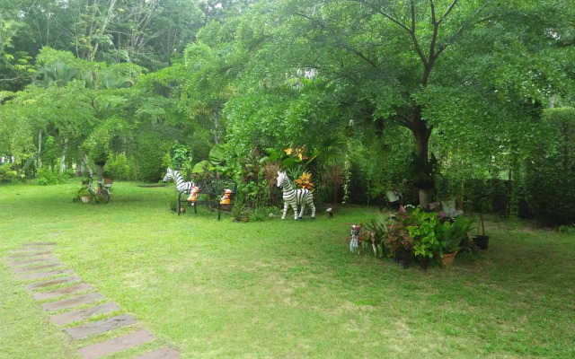 Phuket Sirinapha Resort
