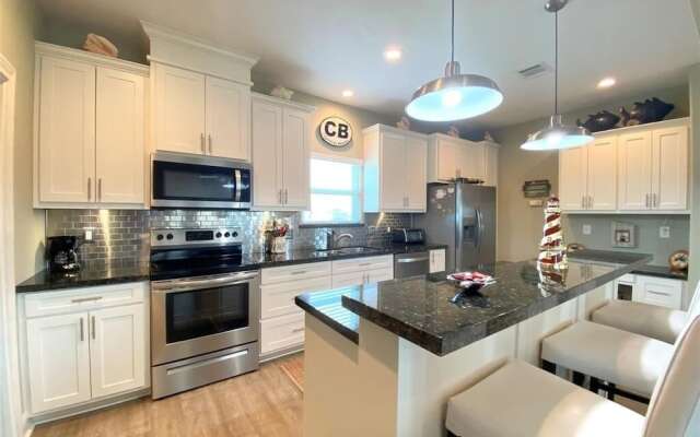 Sea Beauty 3 Bedroom Home by RedAwning