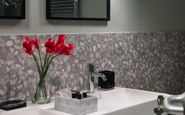 Lady Rose Privilege Suite