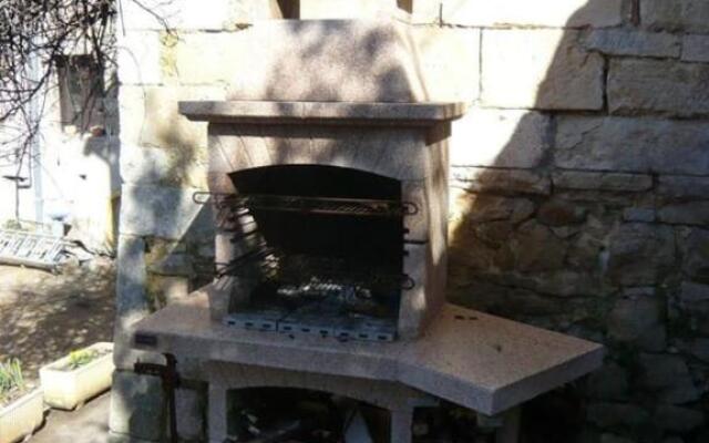 Petit appart dans dépendance château Salavas