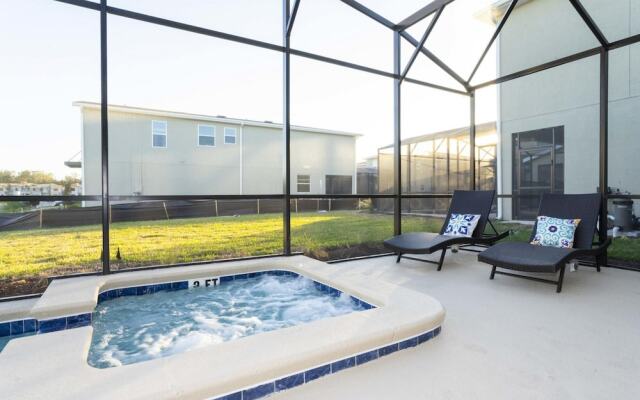 Beautiful Spacious House Near Themed Parks