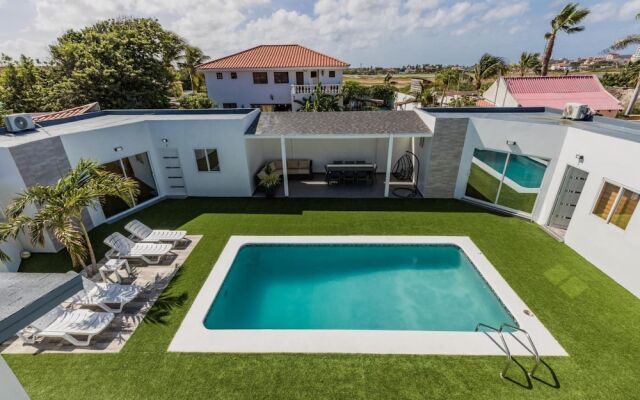 NEW Modern Stylish 6BR 6BA Villa Near Palmbeach